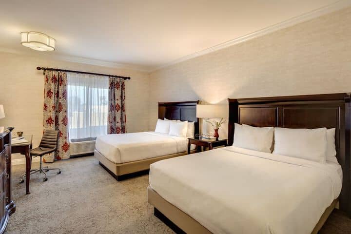 Room 28 of 77