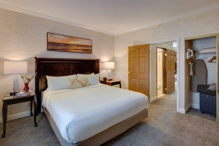 Room 32 of 77