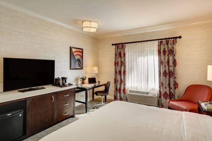 Room 17 of 77