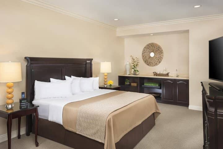 Room 9 of 32