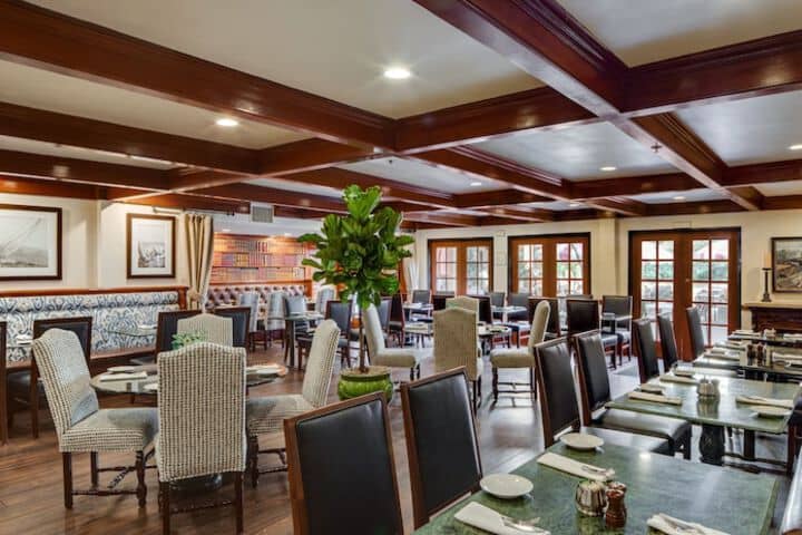 Dining 54 of 77